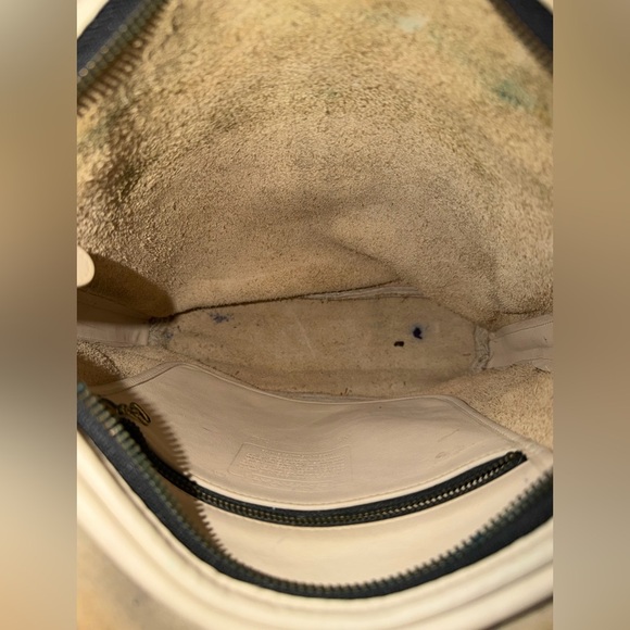 Vintage Coach Crossbody bag. style #4115 - Picture 10 of 12